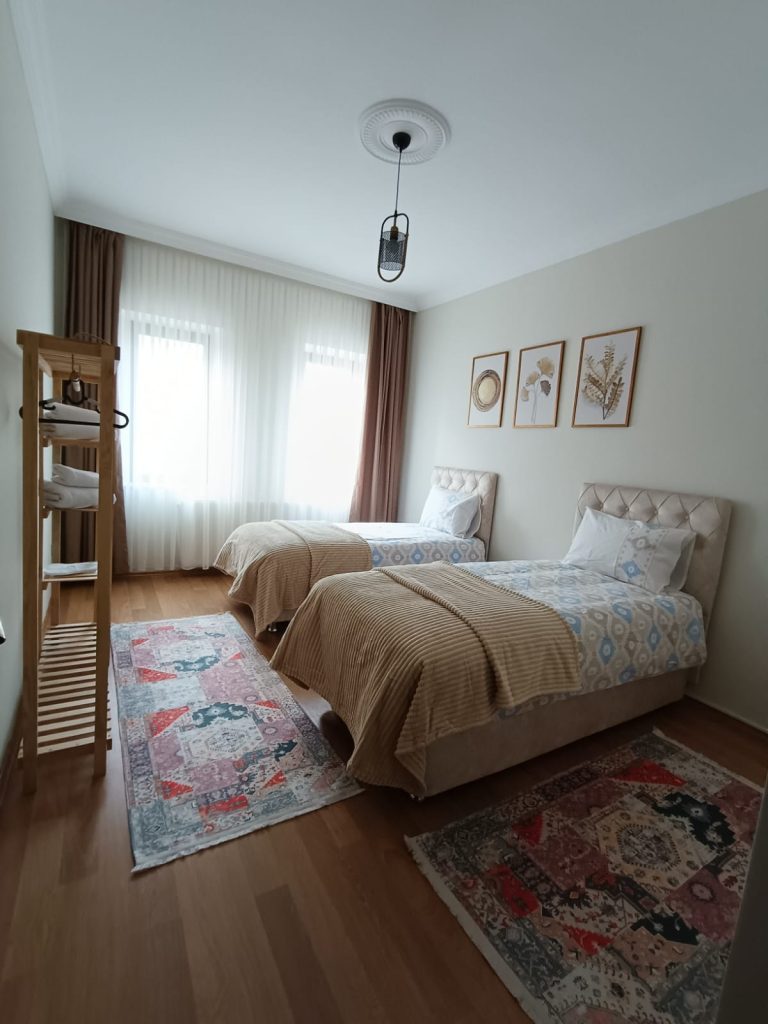 2 Beds Room
